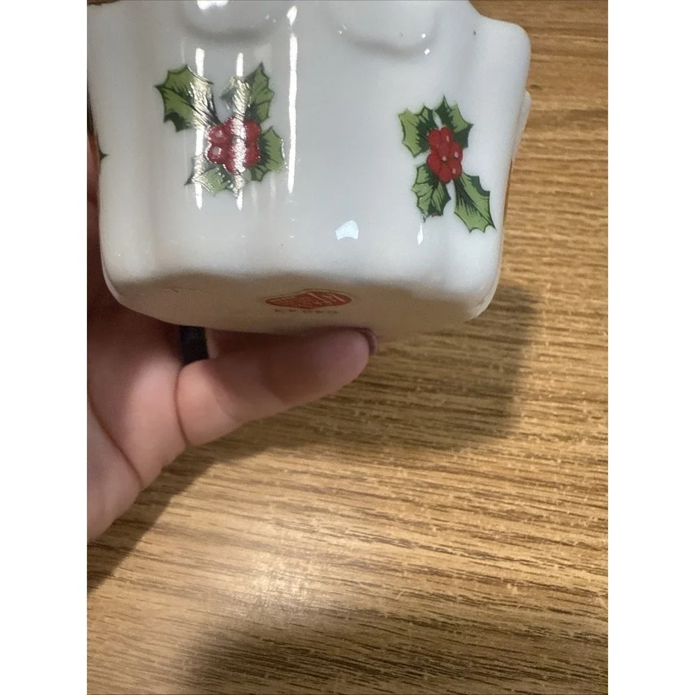 Vintage Lefton Holly Berry Small Basket China 04843 Gold Trim‎ Christmas Trinket